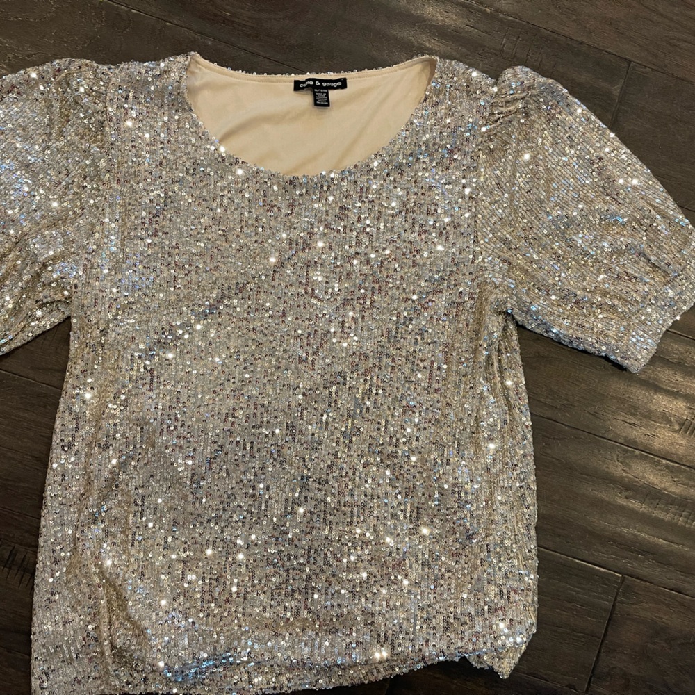 Cable & Gauge sequin top. Size XL.